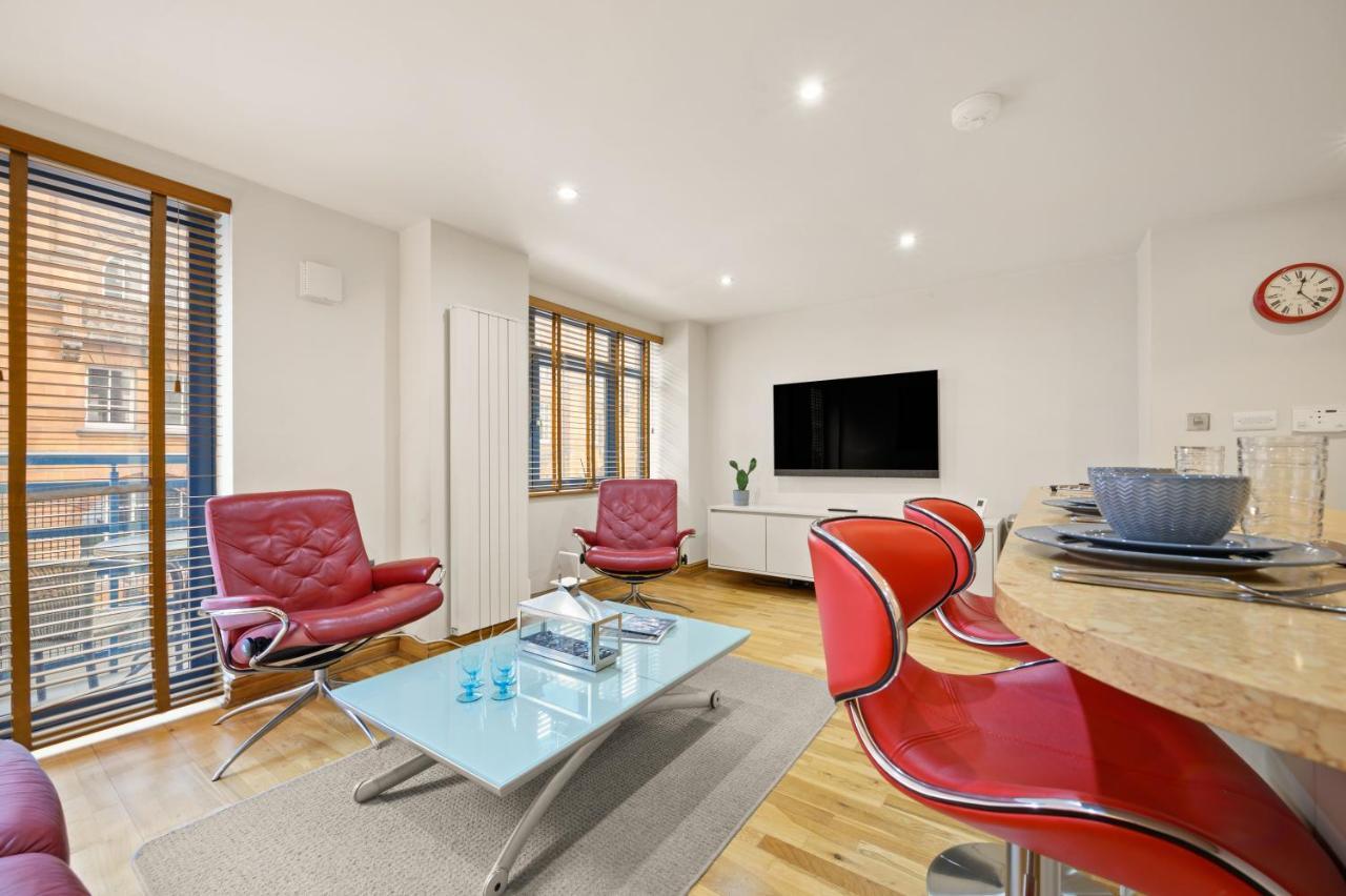 Lovely 2 Double Bedroom Flat With Patio Manchester Exterior photo